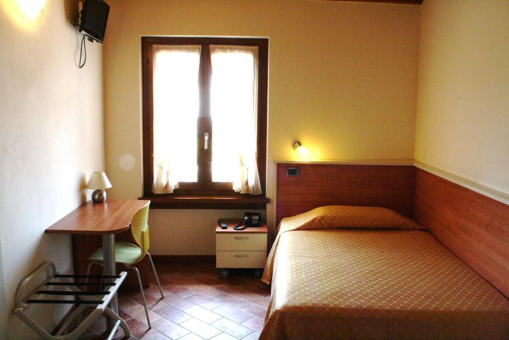 Bed&Wine Hotel Negrar Quarto foto