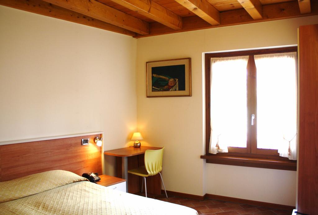 Bed&Wine Hotel Negrar Quarto foto